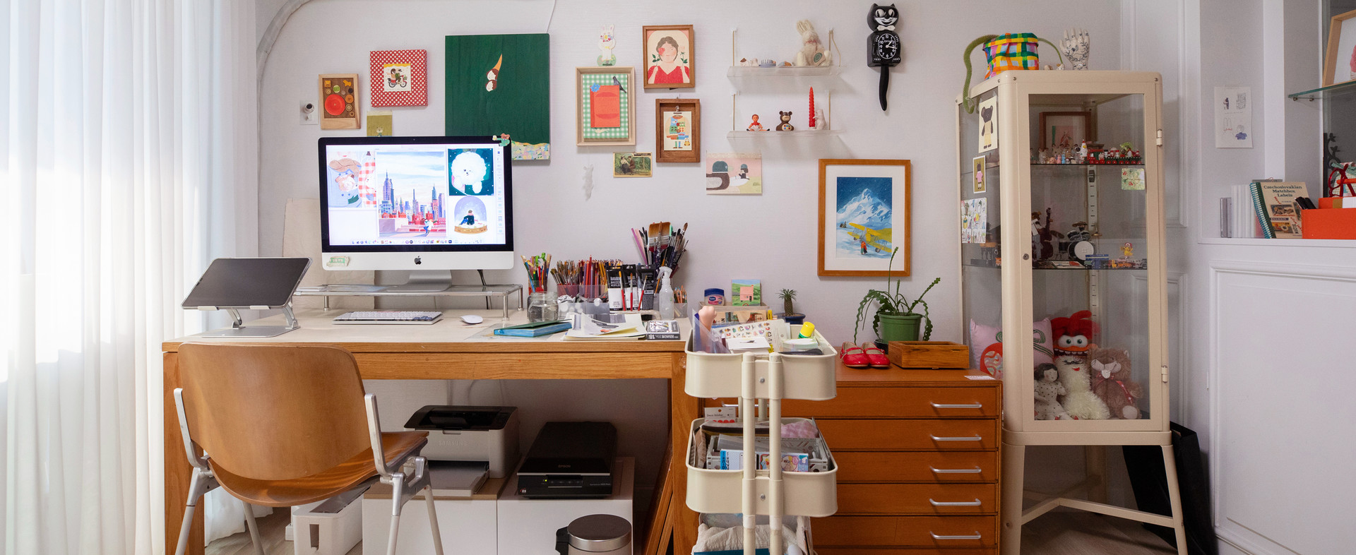 Slide 1 - Business / Desk